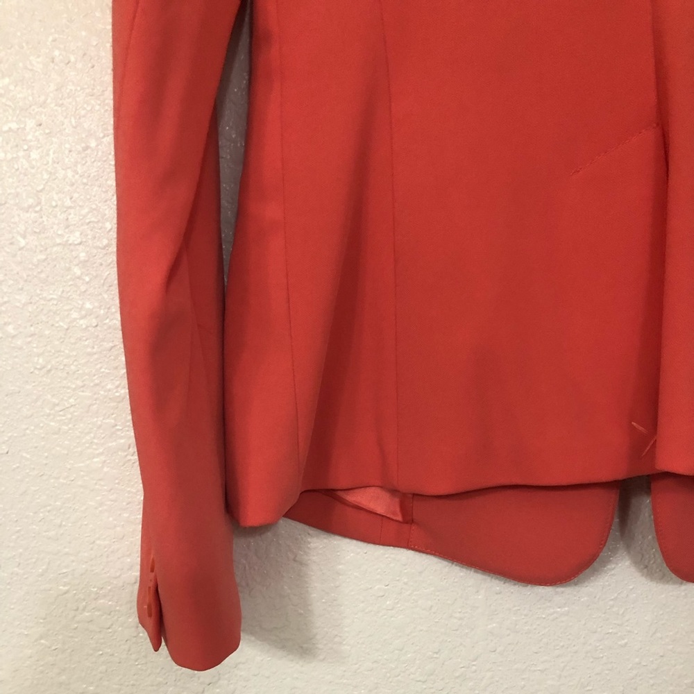 Guess coral silk look single button modern streamlined slim blazer. Size 6 - Picture 9 of 14